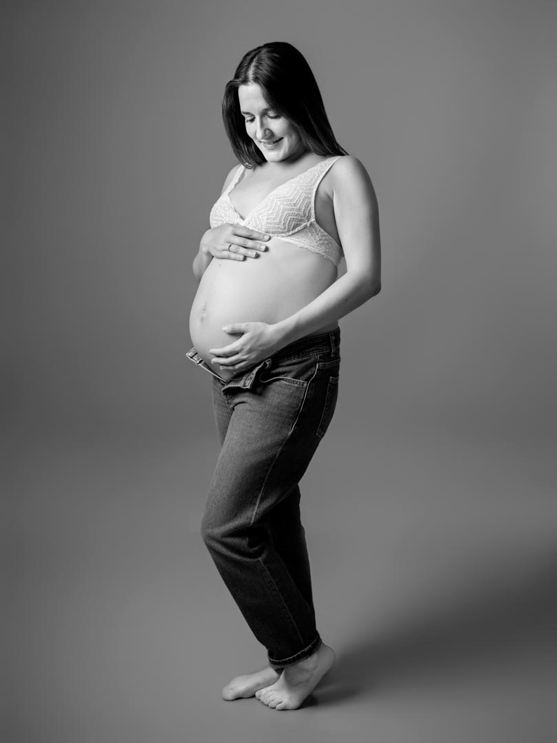 Fotografía de maternidad en estudio Tarragona