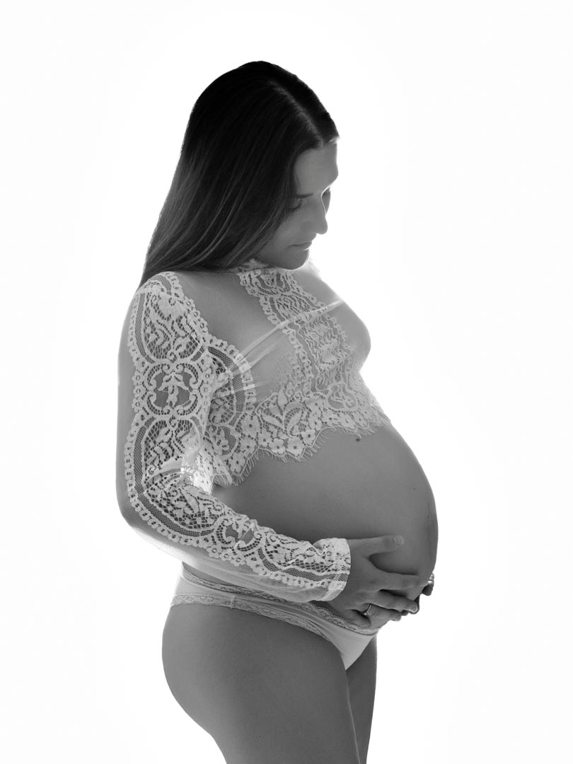 Fotografía de maternidad en estudio Tarragona