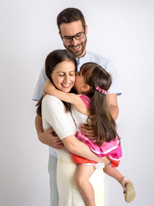 Sesión de fotos de familia en estudio en Tarragona